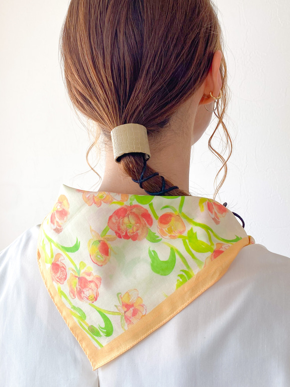 水彩画のスカーフハンカチ「blooming」 6枚目の画像