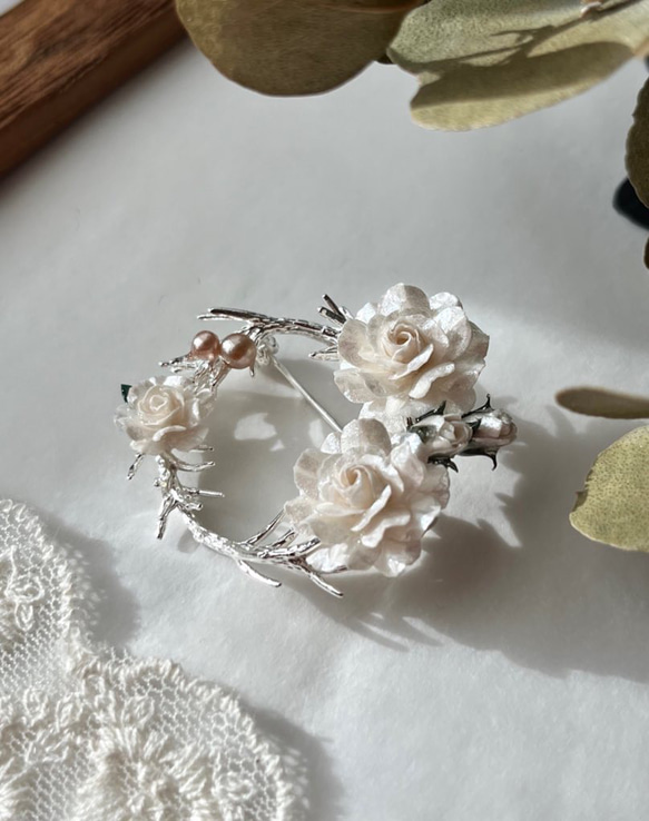 白い薔薇のつぼみのブローチ 【公式通販】