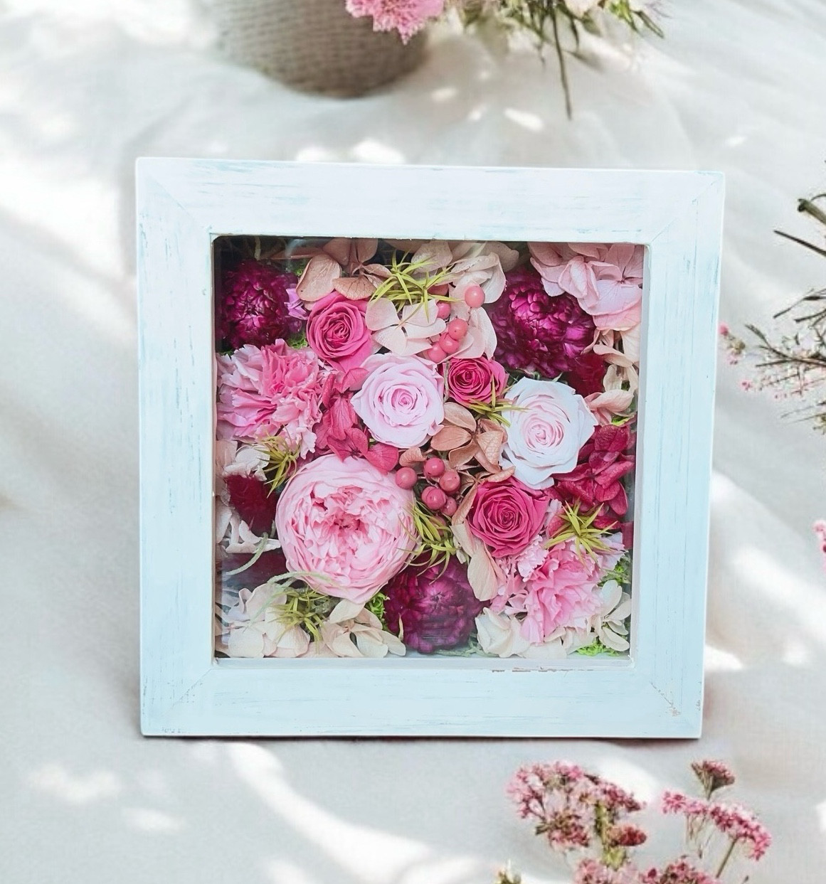 ピンクのバラのフラワーボックス　ウッドボックス　壁飾り　壁掛け　プリザーブドフラワー　結婚祝い　開店祝い　引越し祝い