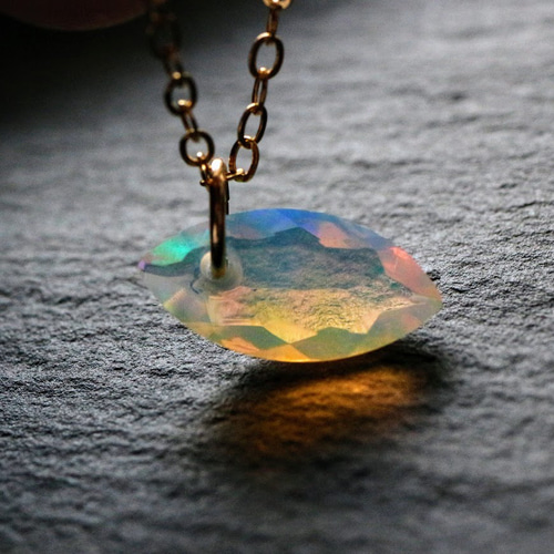 遊色爆弾】AAAエチオピア産オパールのマーキスカットネックレス✶14kgf