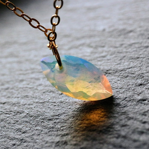 遊色爆弾】AAAエチオピア産オパールのマーキスカットネックレス✶14kgf