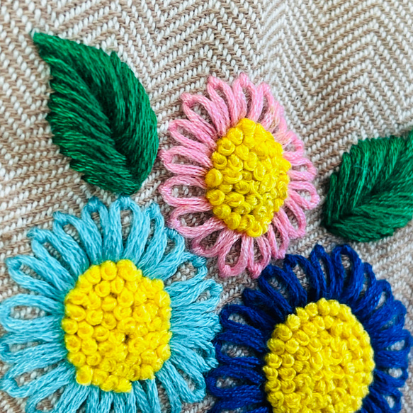 【春の期間限定セール中】花手刺繍 コットンストール【デイジー・ブラウン】 12枚目の画像