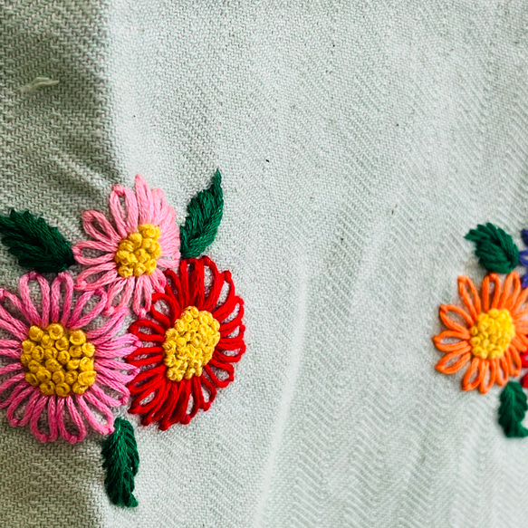 【春の期間限定セール中】花手刺繍 コットンストール【デイジー・グリーン】 10枚目の画像