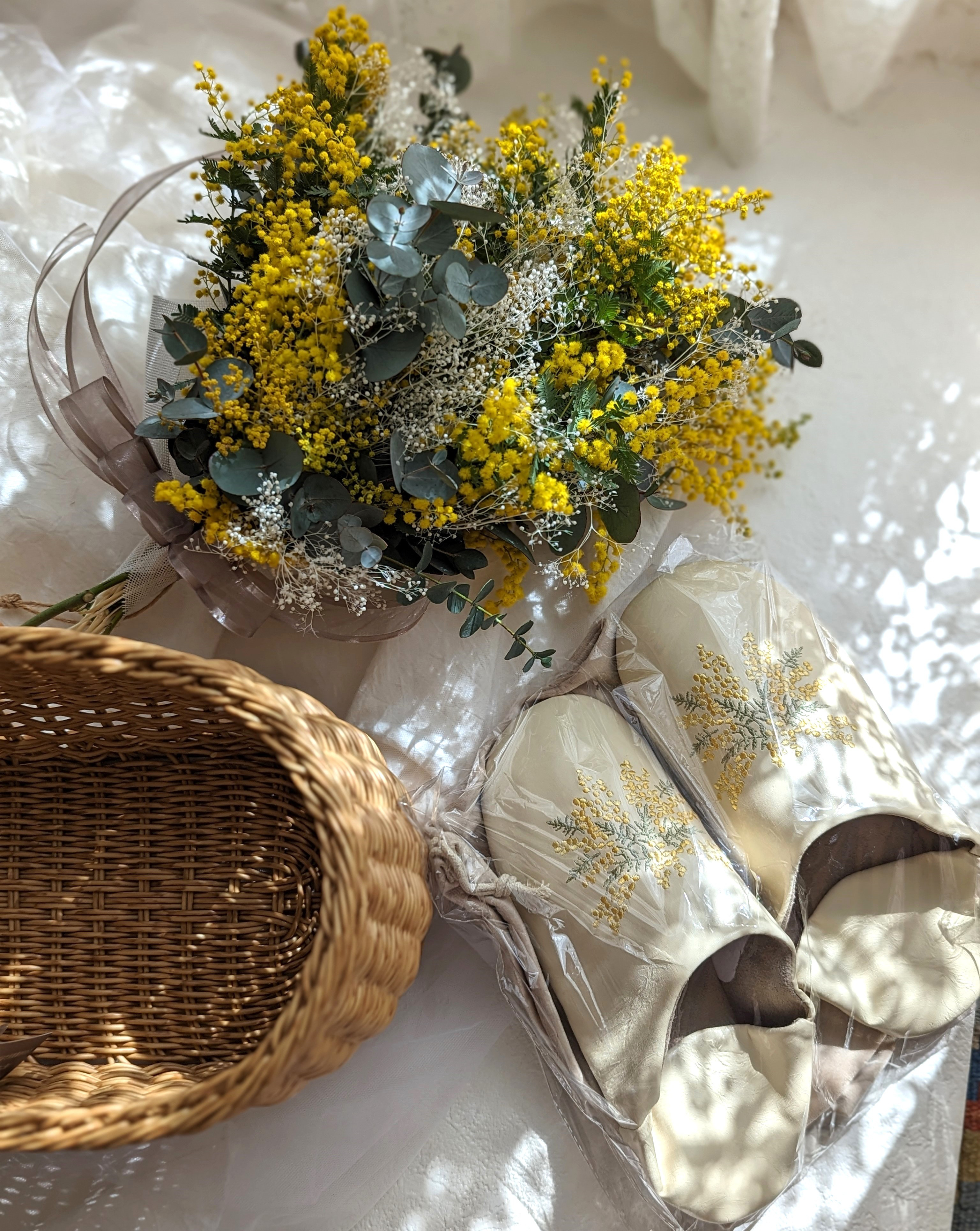 ミモザギフト3点セット♪ドライフラワースワッグ＆バスケット＆ルームシューズ