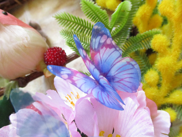 ◇929 ピンクの小鳥と蝶　桜ミモザと苺のリース ※大サイズ・約24㎝・完全１点物 11枚目の画像
