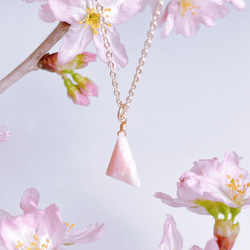 《十月生日石》櫻桃粉紅蛋白石項鍊14kgf金屬防過敏生日禮物禮物春季三角 第1張的照片