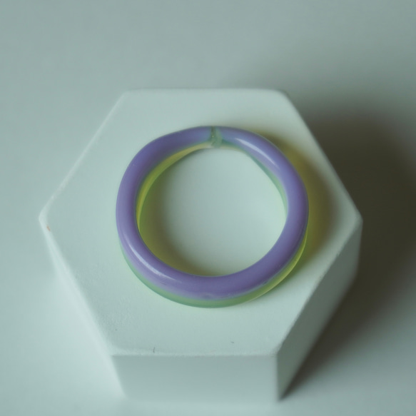 Wカラー　2色　紫　緑　リング　ガラスリング　指輪　ボロシリケイトガラス　ガラスアクセサリー 3枚目の画像
