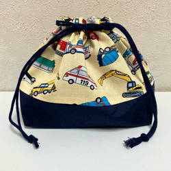 H043【通園・通学グッズ】ハンドメイドお弁当袋(働く車柄水色) H043【通園・通学グッズ】ハンドメイドお弁当袋(働く車柄水色) お弁当