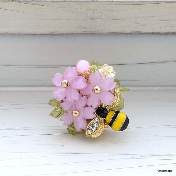 桜とミツバチの帯留め（Ｂ） 1枚目の画像