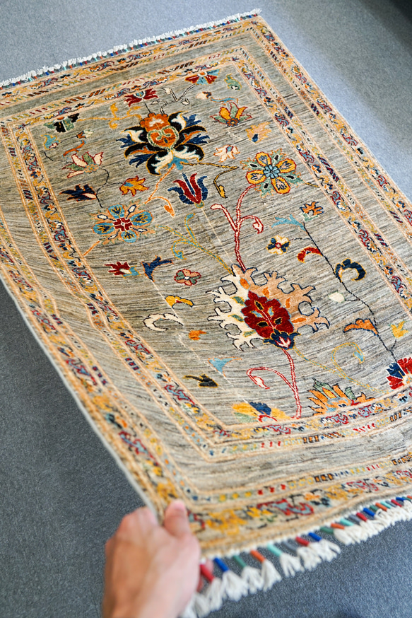 167×121cｍ【アフガニスタン ガズニーウール手織り絨毯 】 1枚目の画像