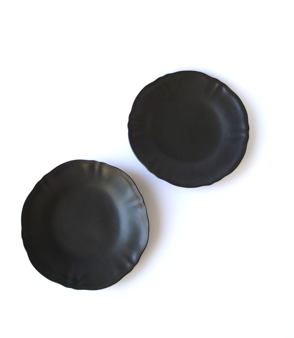 シックな黒のお皿　　5寸皿　 陶器 7枚目の画像