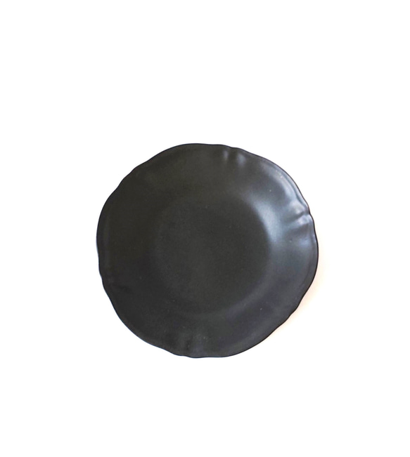シックな黒のお皿　　5寸皿　 陶器 3枚目の画像