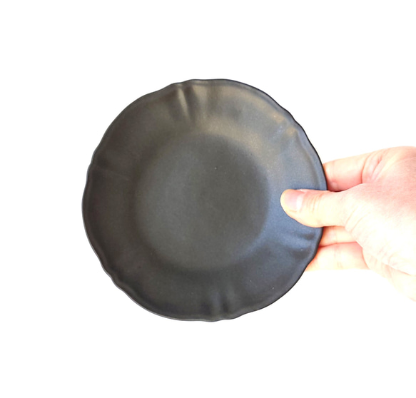 シックな黒のお皿　　5寸皿　 陶器 6枚目の画像