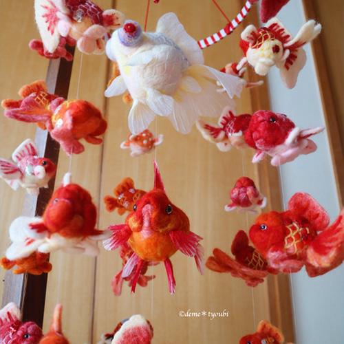 受注製作】金魚の吊るし雛 立体・オブジェ deme＊tyoubi 通販
