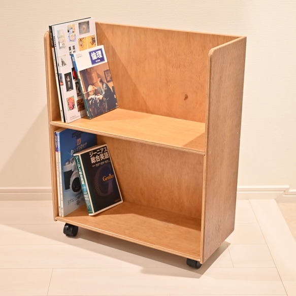 木製本棚A4サイズ2段　ロック機能付きキャスター 1枚目の画像