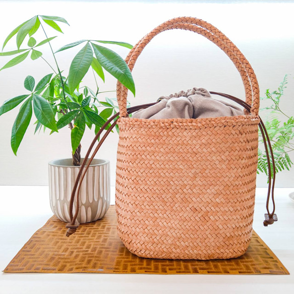 ヤギ革】手編みメッシュハンドバッグ<5色展開>ゴートレザー 軽い ヤギ革】手編みメッシュハンドバッグ<5色展開>ゴートレザー 軽い