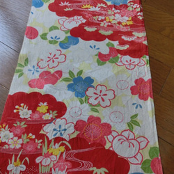 ＊古布＊正絹綸子縮緬＊薄黄色に桜・橘・アヤメ＊３３ｘ１５０ｃｍ美品＊はぎれ◇アンティーク＊手作り＊袋物＊市松人形＊お細工 2枚目の画像