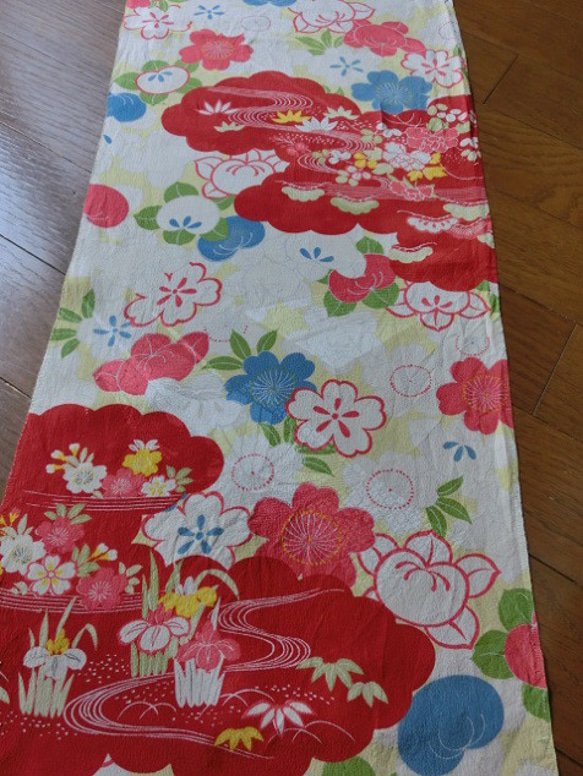 ＊古布＊正絹綸子縮緬＊薄黄色に桜・橘・アヤメ＊３３ｘ１５０ｃｍ美品＊はぎれ◇アンティーク＊手作り＊袋物＊市松人形＊お細工 2枚目の画像