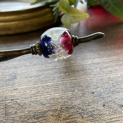 とんぼ玉 簪 紫×深紅　白の花 2枚目の画像