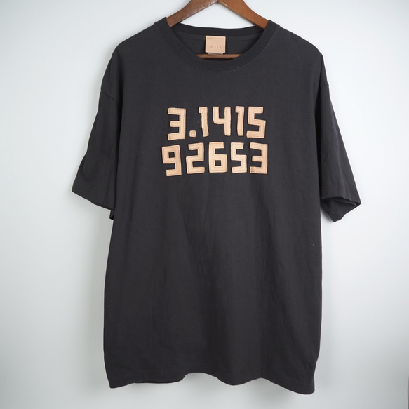 レザーパッチ「3.141592653」の 半袖 Tシャツ（5色）コットン ワッペン 2枚目の画像