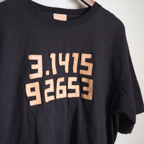 レザーパッチ「3.141592653」の 半袖 Tシャツ（5色）コットン ワッペン 5枚目の画像