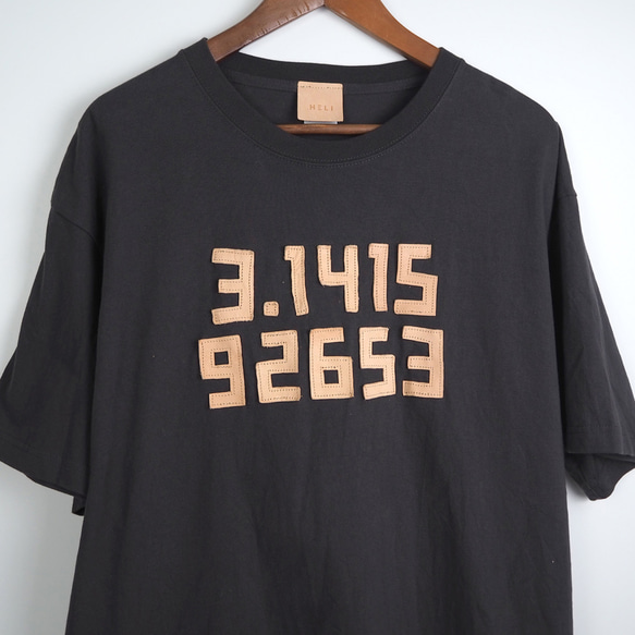 レザーパッチ「3.141592653」の 半袖 Tシャツ（5色）コットン ワッペン 3枚目の画像