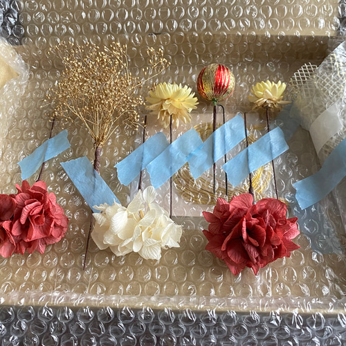 赤と黄色のドライフラワー髪飾り 金箔 水引付き 結婚式 卒業式 赤と黄色のドライフラワー髪飾り 金箔 水引付き 結婚式 卒業式