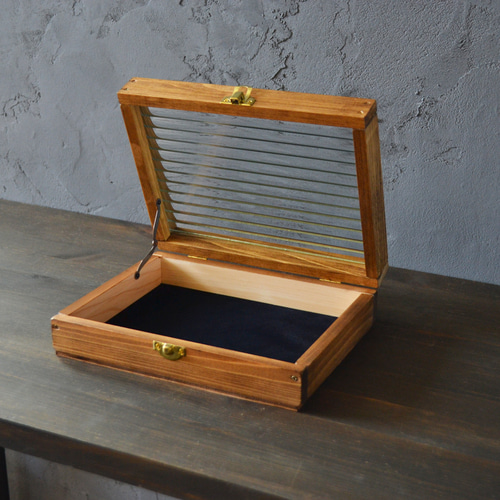 日本産ひのきとレトロガラスのコレクションケース M size（ストライプ