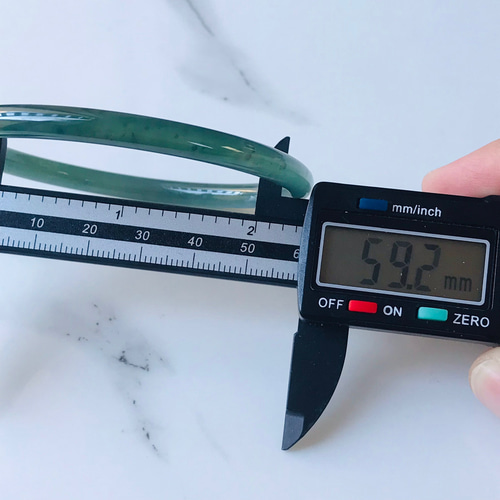 B810-050】ジェイド 翡翠 ヒスイ バングル 一点もの 希少