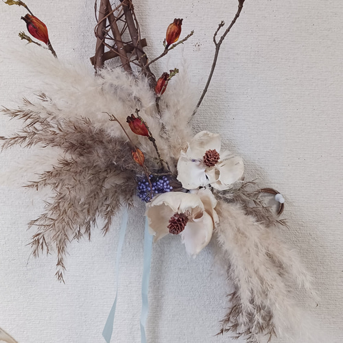 (送料無料)ドライフラワークレッセントリース　パンパスグラスと、 送料無料）ドライフラワークレッセントリース パンパスグラスと