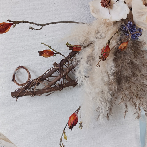 送料無料）ドライフラワークレッセントリース パンパスグラスと