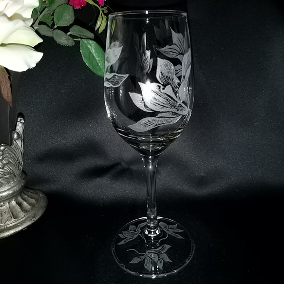 グラスリッツェン　ワイングラス2個セット　シクラメンの彫刻 4枚目の画像