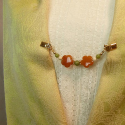天然石　ストール、カーディガンクリップ「オレンジ梅の花」　ゴールド仕立て　ジレに　羽織留に　天然石　可愛い　和風 13枚目の画像