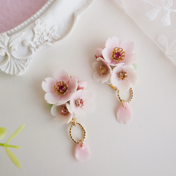 花びら揺れる・桜のピアス／イヤリング 4枚目の画像