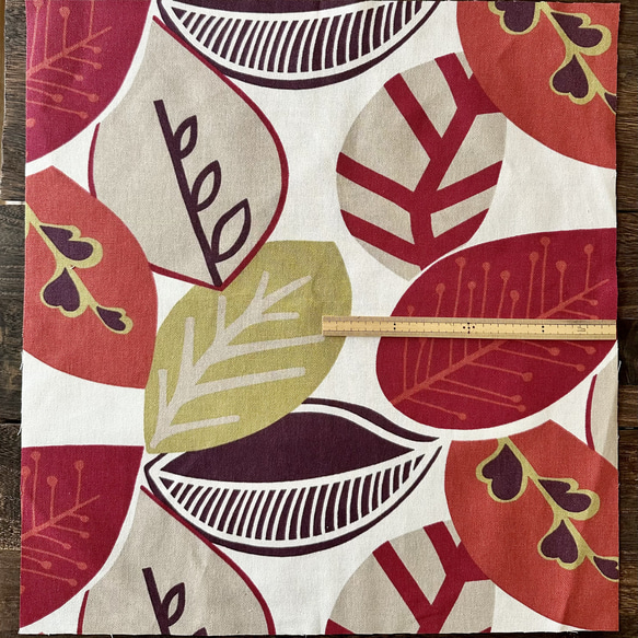 イギリスファブリック コットンプリント ポップな植物柄 大判ハギレセット 4柄[レッド系] 4枚目の画像