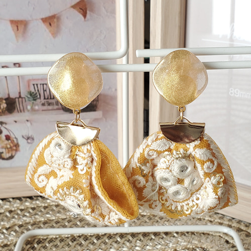 黄色　ピアス　イヤリング　ネイティブ　チロリアンテープ　刺繍リボン　アジアン　春 黄色 ピアス イヤリング ネイティブ チロリアンテープ 刺繍