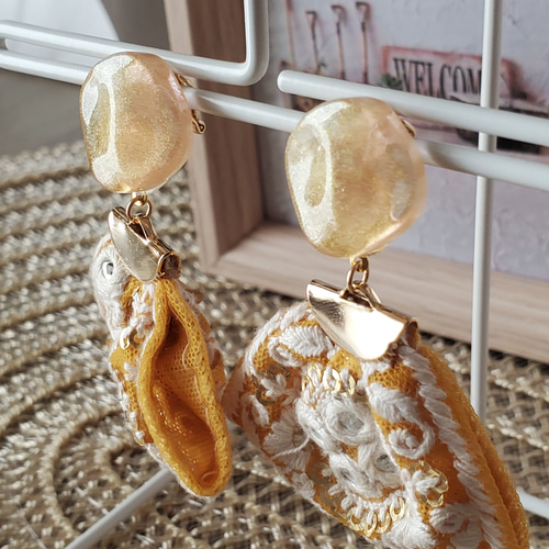 黄色　ピアス　イヤリング　ネイティブ　チロリアンテープ　刺繍リボン　アジアン　春 黄色 ピアス イヤリング ネイティブ チロリアンテープ 刺繍