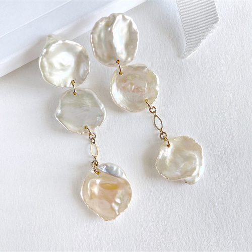 桜の花びら ペタルパールの揺れるピアス (K14gf) ピアス（スタッド・一 