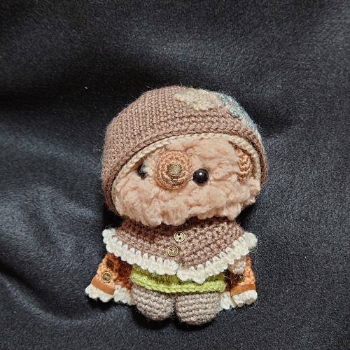 【最新入荷】 ポンチョを着たふわふわクマさん あみぐるみ あみぐるみ ぬいぐるみ