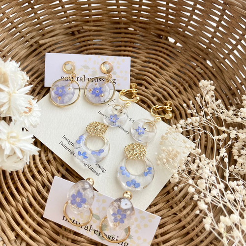 忘れな草とムーンストーンのチャームピアス/イヤリング イヤリング 
