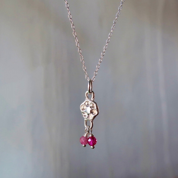 天然石シルバーネックレス　さくらんぼ　純銀　プチネックレス　一点もの