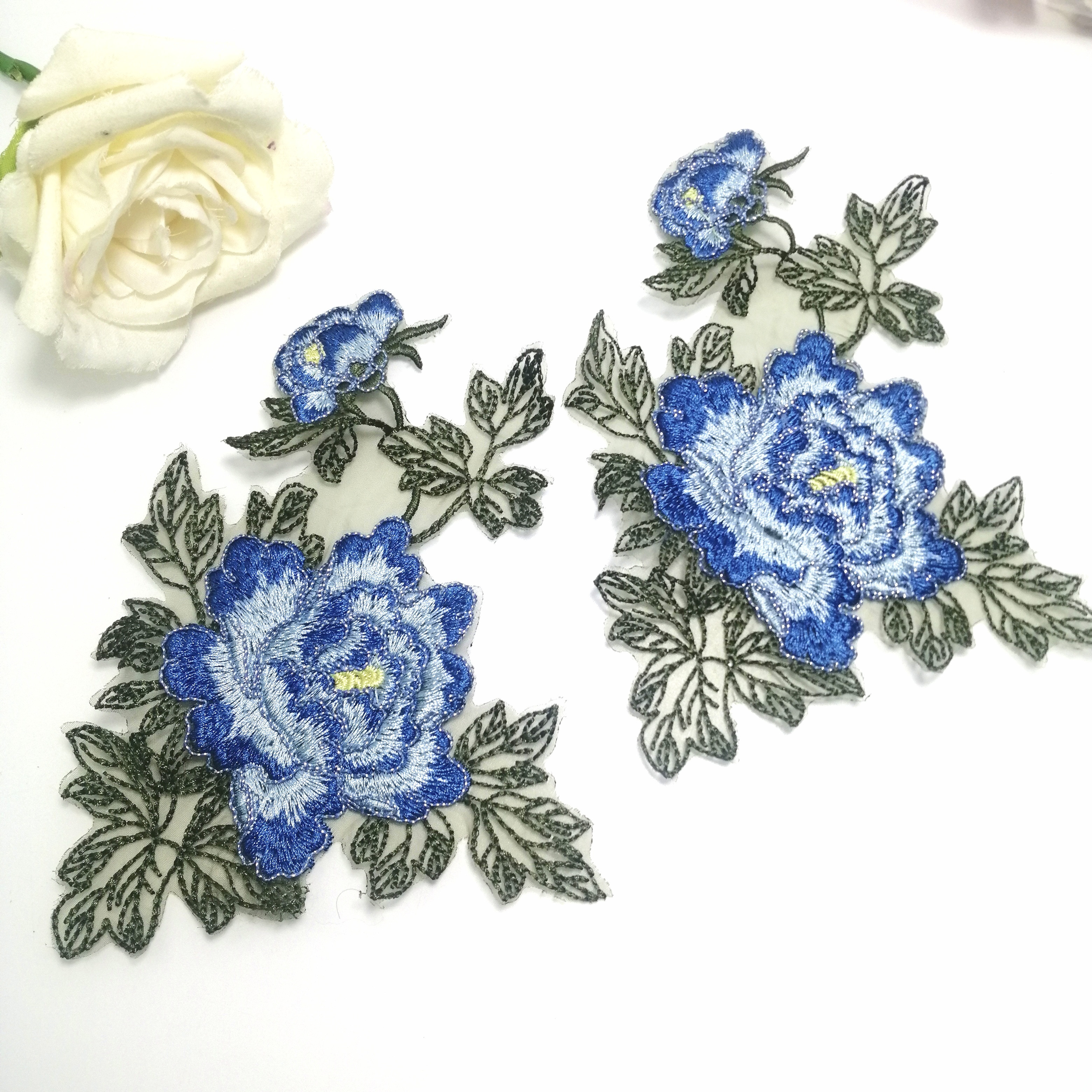 ハンドメイド　お花モチーフ 5枚入り 大型 銀糸入り 刺繍 お花 モチーフ ハンドメイドパーツ