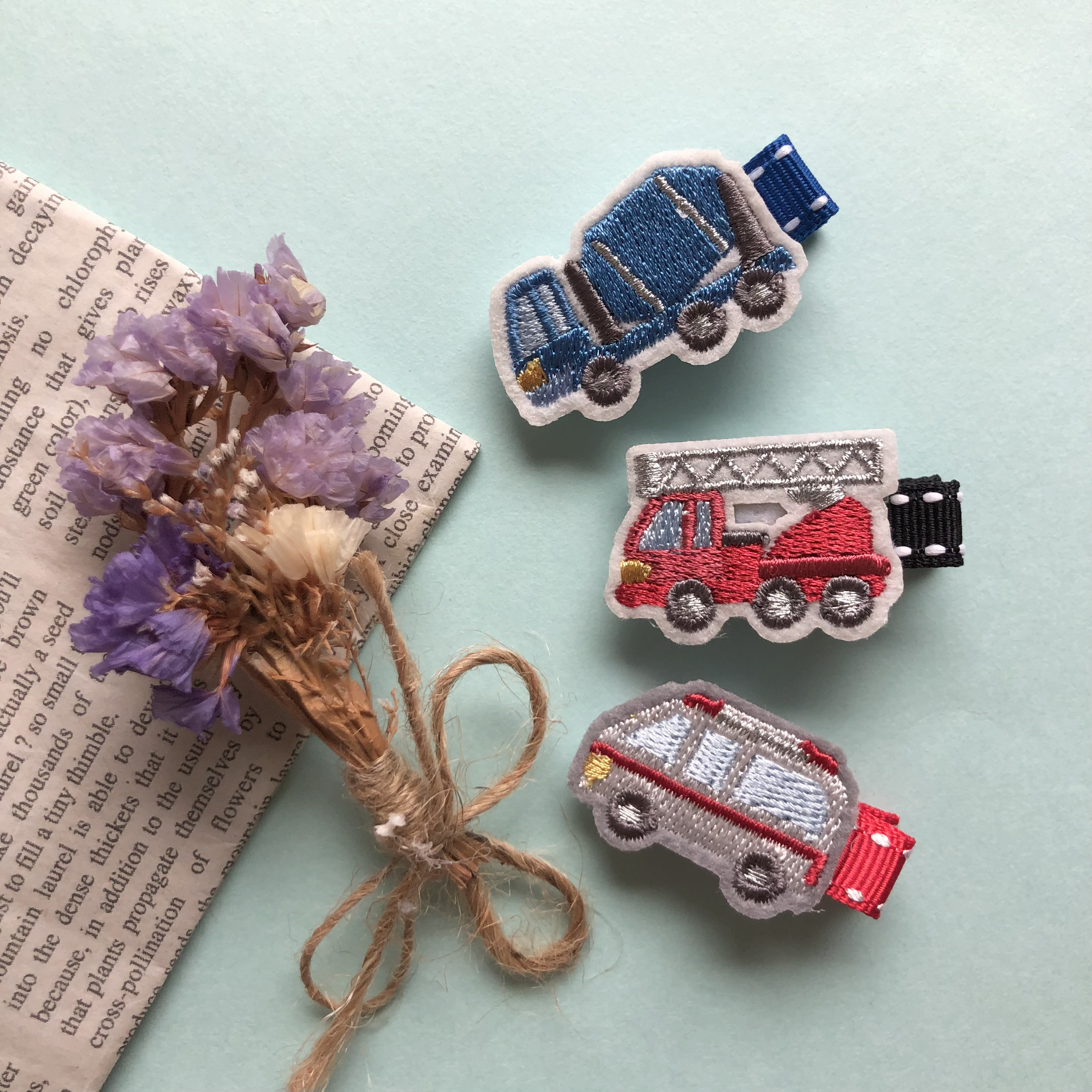 パトカー☆救急車☆ベビーヘアクリップ　ヘアゴム