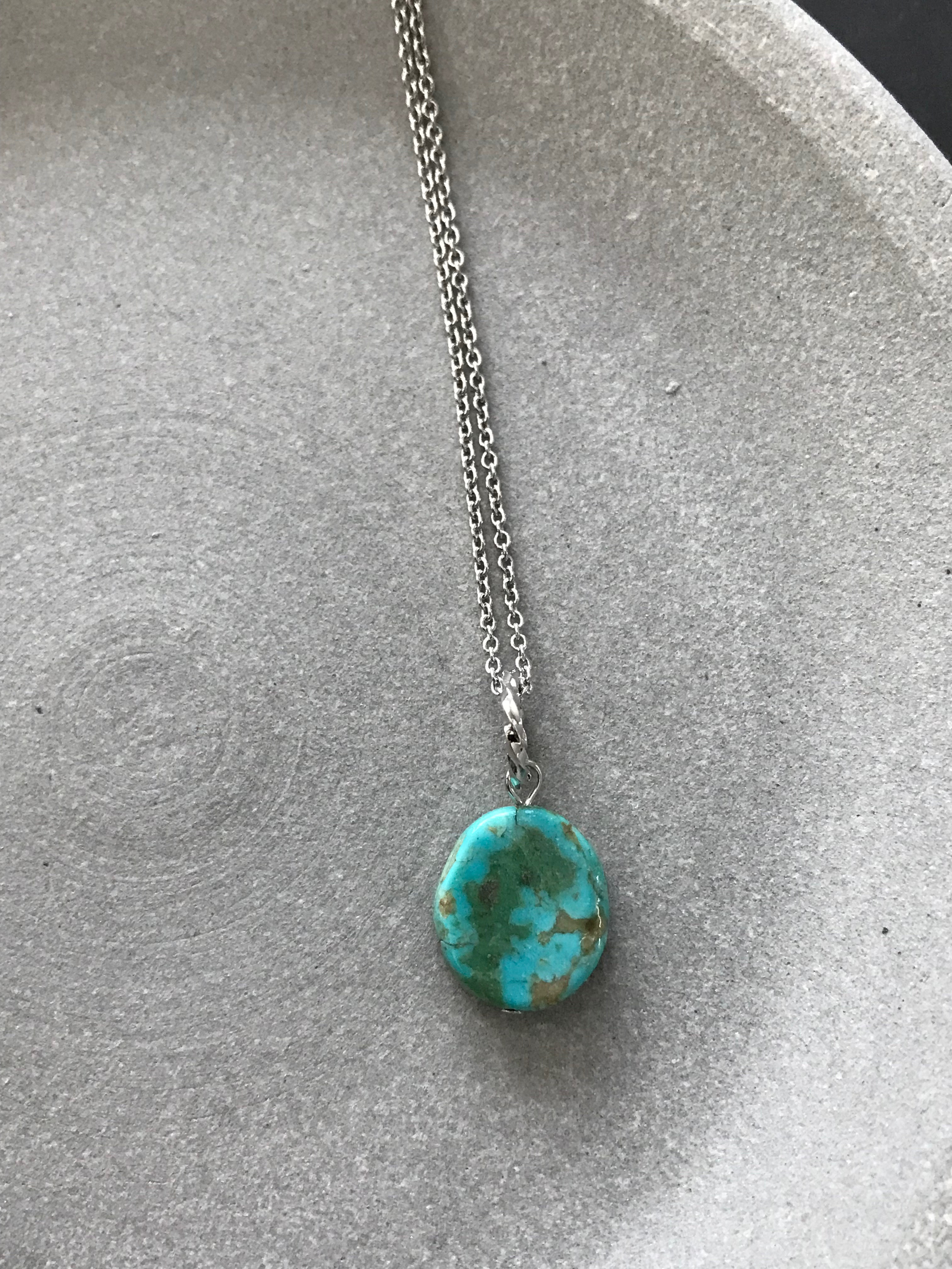 オーバル型の天然ターコイズ♚ペンダントトップ