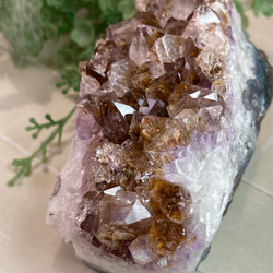カコクセナイト内包✨  アメジスト　紫水晶　クラスター　原石　ラフストーン 4枚目の画像