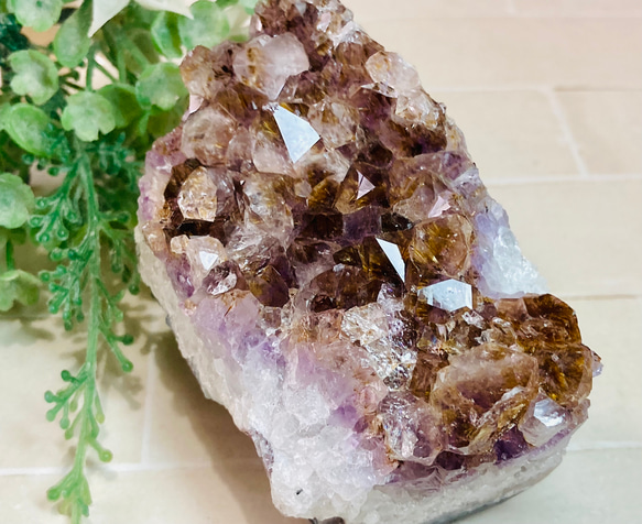 カコクセナイト内包✨  アメジスト　紫水晶　クラスター　原石　ラフストーン 1枚目の画像