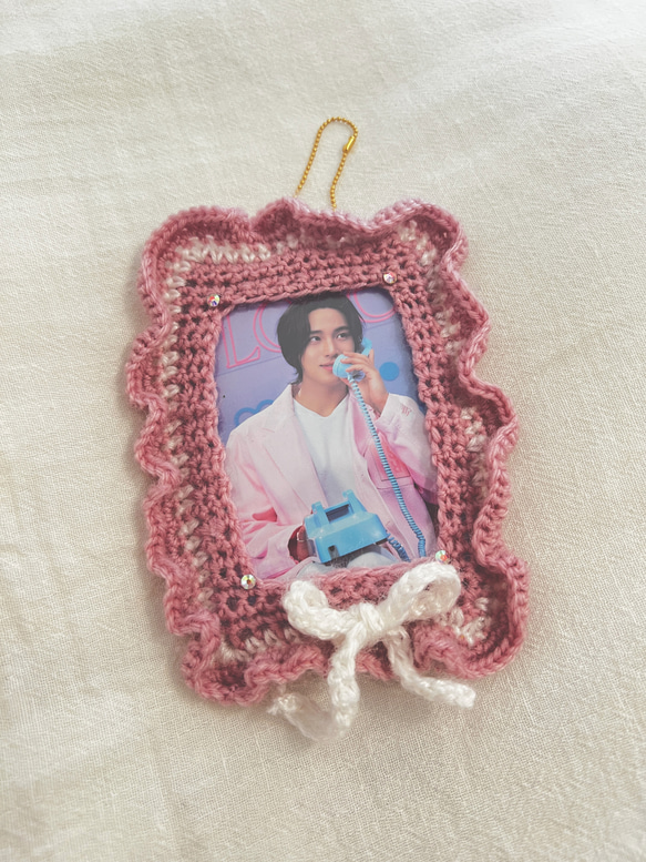 トレカケース カバー B8サイズ [ホワイト・ピンク・リボン] 編み物 毛糸デコ 1枚目の画像