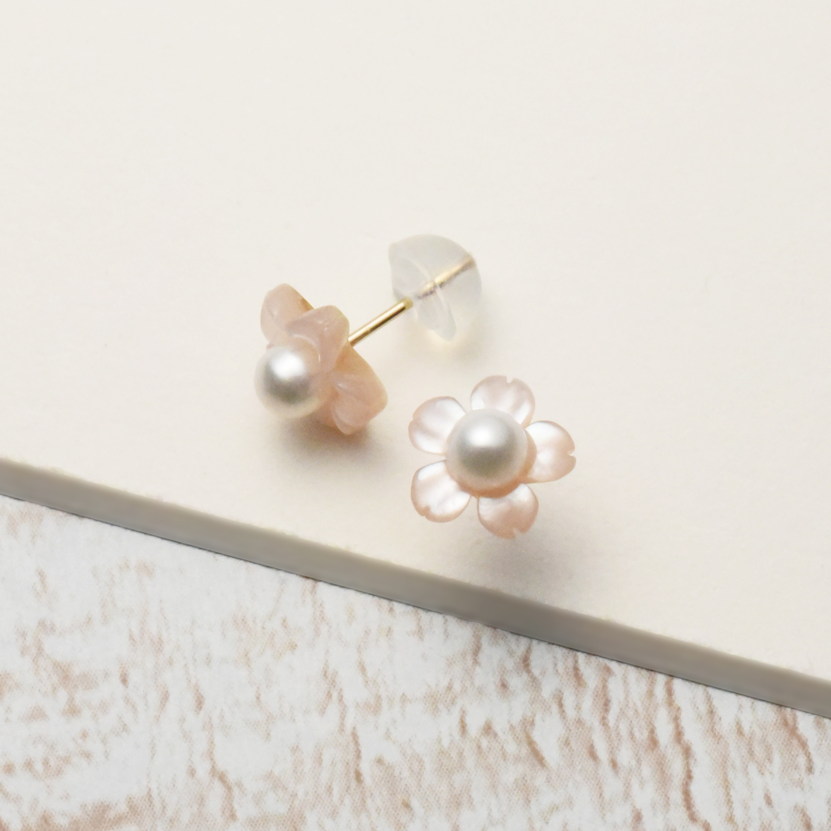 K10YG桜シェル×淡水ベビーパール スタッドピアス ピンク