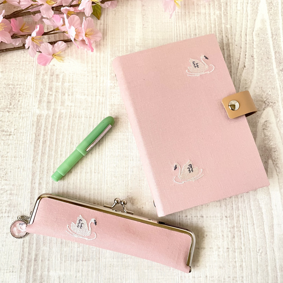 着せ替えができるシステム手帳・スリムペンケース(桜スワン)手帳デビューセット 2枚目の画像