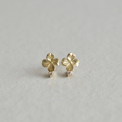 K18片耳ピアス クローバー四つ葉 ピアス（スタッド・一粒） Mitu